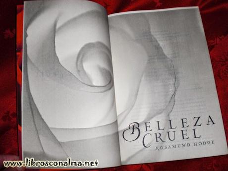Fotoreseña: Belleza cruel, de Rosamund Hodge (español)