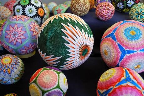 Bolas Temari. El arte textil japonés de la abuela de NanaAkua