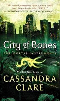 La vuelta al mundo #14: Ciudad de Hueso de Cassandra Clare