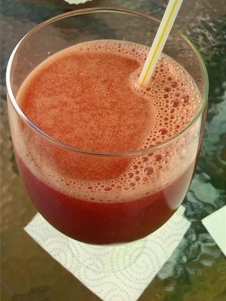 Cóctel de Sandía Virgen con Gaseosa y Caramelos explosivos una refrescante y explosión e tu boca