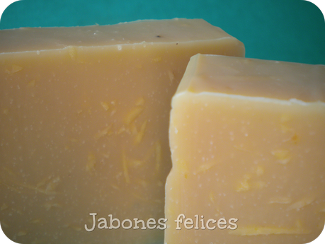 Jabón con leche de cabra y virutas de naranja