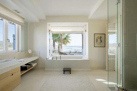 BLANCO Y AZUL CON VISTAS AL MAR