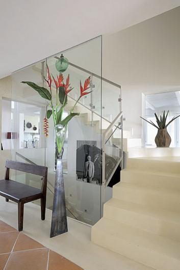 BLANCO Y AZUL CON VISTAS AL MAR