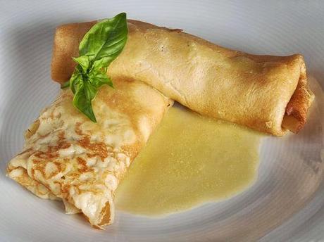 Creps de puerro y queso con crema al orujo