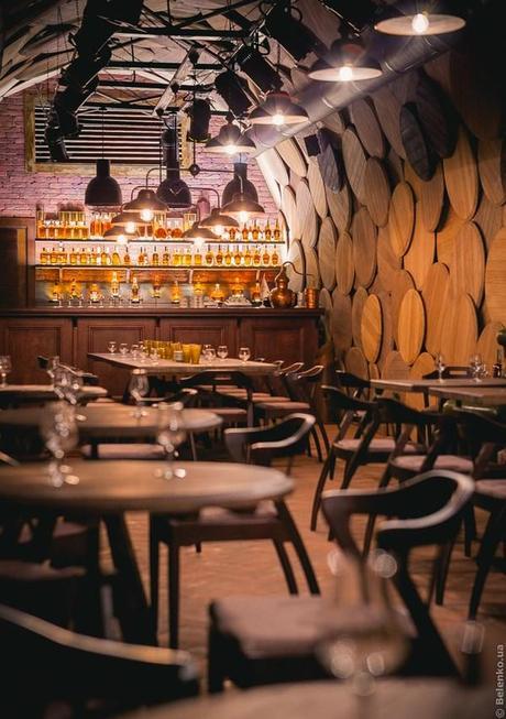 Bar Shustov en Odesa – Ucrania: Denis Belenko saca a la luz el brandy. 2 brandy bar