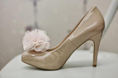 DIY: Zapatos de novia personalizados con tela de gasa.
