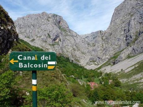 Naranjo de Bulnes: ruta de dos días Canal del Balcosín. Ruta al Naranjo