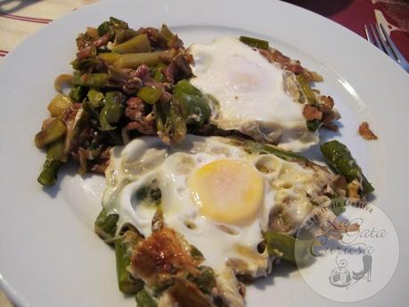 HUEVOS CON ESPARRAGOS Y AJOS TIERNOS