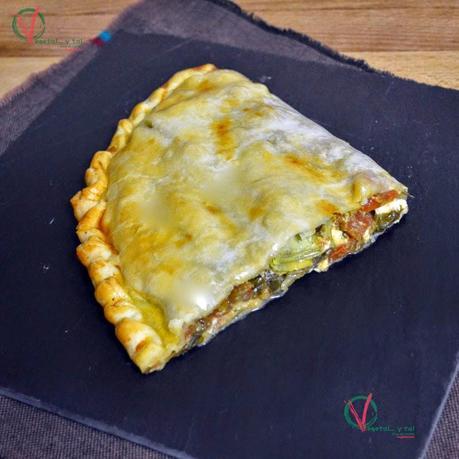 Empanada caprese con alcachofas a la romana.