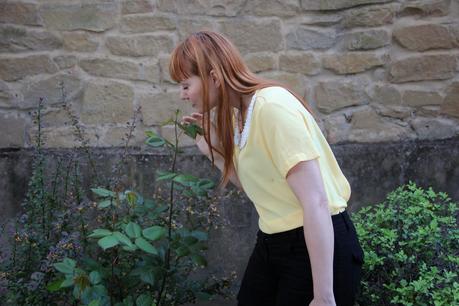 OUTFIT EN AZUL Y AMARILLO CON CAMISA VINTAGE