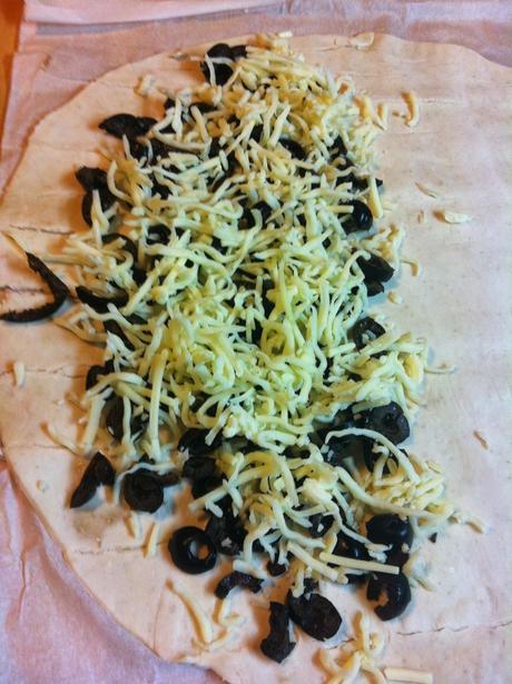 Palitos De Hojaldre Con Olivas Y Queso