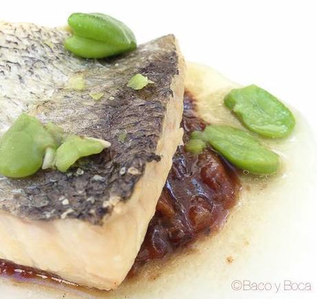 Nuestro gran sábado en #viajeatarraco Primera Parte Detalle MERLUZA AL HORNO CON SALSA ALEJANDRINA en Llagut Taverna Marinera Tarragona amigastronomikas viaje a tarraco