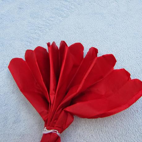 Pompón de papel para fiesta, lo hacemos paso a paso