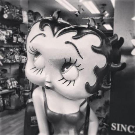 ¡Vaya!...pero...¡si llevas bragas!