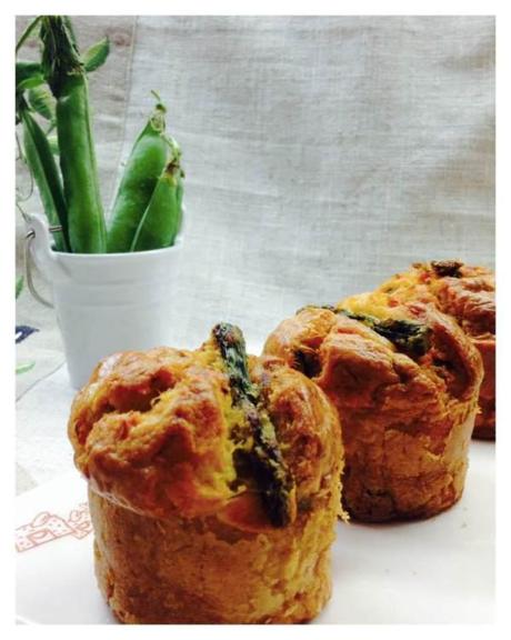 Bizcochitos de picoteo de espárragos trigueros y bacalao