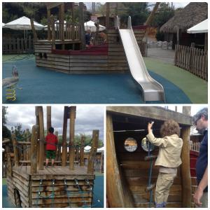 Un gran barco pirata sirve de descanso en la visita a este parque