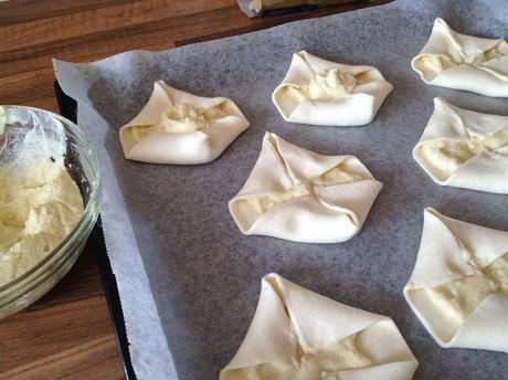 Spandauere (bollería danesa de hojaldre y crema de vainilla) Spandauere bollería danesa Spandauere recetas delikatissen recetas de postres fáciles y rápidos postres y dulces nórdicos postres nórdicos daneses pastas de hojaldre con crema Fotografía de postres y dulces crema de vainilla casera bollería