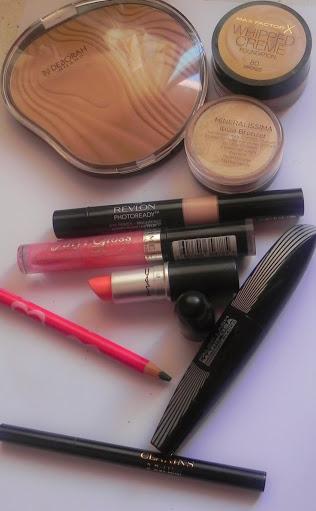 De labios y uñas: Hoy, coral