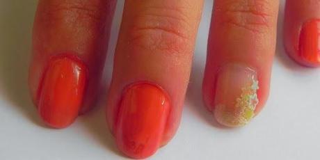 De labios y uñas: Hoy, coral