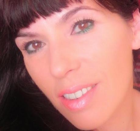 De labios y uñas: Hoy, coral