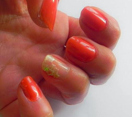 De labios y uñas: Hoy, coral