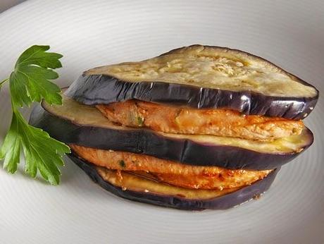 Pavo adobado con berenjenas al comino