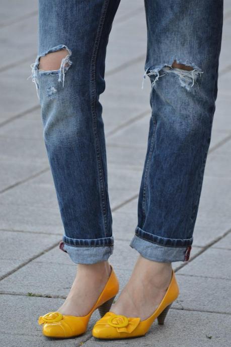 Yellow ... Yellow ...