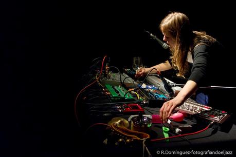 © R.Domínguez-Lynn Cassiers