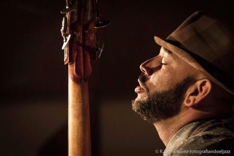 © R.Domínguez-Eric Revis