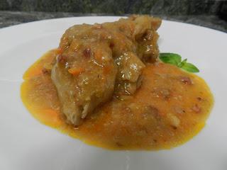 MANITAS DE CERDO EN SALSA