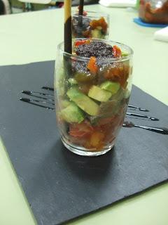 TOMATE-ANCHOA-AGUACATE-PIMIENTO ESCALIBADO-VINAGRETA DE A...