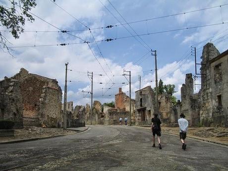 Oradour-sur-Glane, Francia (abandonada, 1944).