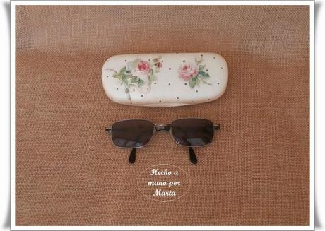 FUNDA DE GAFAS CON DECOUPAGE