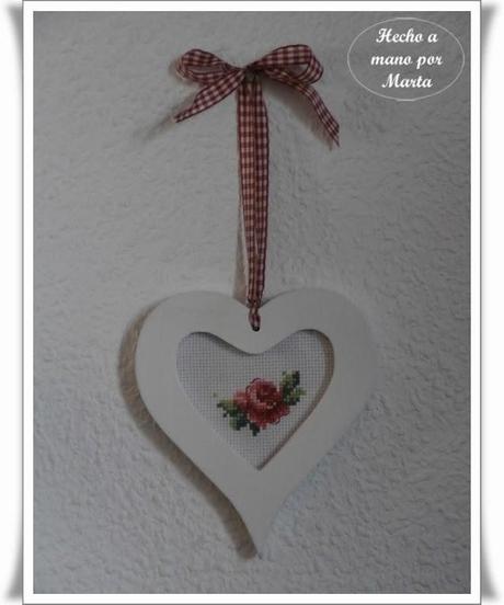 CORAZÓN CON PUNTO DE CRUZ, PULSERA Y REGALO