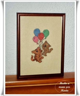 DOS CUADRITOS A PUNTO DE CRUZ Y TOALLA