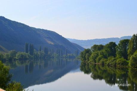 El río Mosel es el paisaje constante entre Trier y Bernkastel-Kues