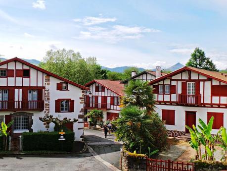 Valle de Xareta, historias de brujas y contrabandistas