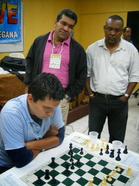 jugar ajedrez es una DECISION INTELIGENTE...bienvenido equipo.