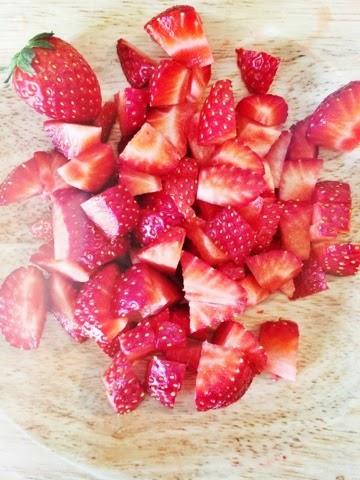 POSTRES. Mousse de chocolate con fresas