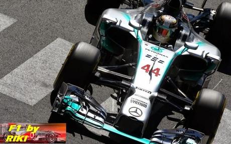 ROSBERG SE DISCULPA CON HAMILTON POR ENTORPECER SU GIRO FINAL