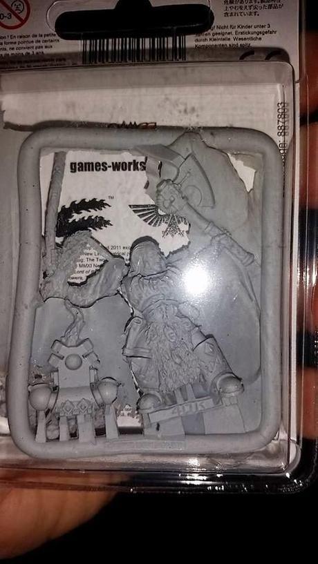 Rebabas con miniatura