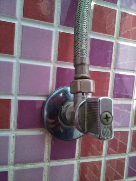 llave de corte y latiguillo