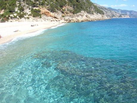Cerdeña una isla que sorprende en un mar de color esmeralda.