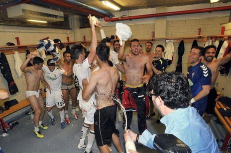 Los jugadores del Albacete celebran su ascenso a 2ª fútbolLa hora de los valientesLos jugadores del Albacete Bal 54408327724 54115221152 960 640