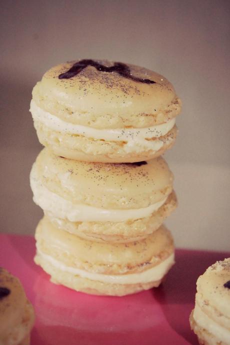 MACARONS CON FROSTING DE QUESO