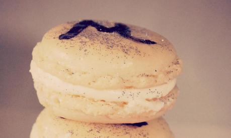 MACARONS CON FROSTING DE QUESO