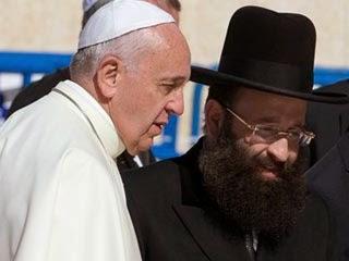 Papa Francisco ora en Muro de los Lamentos