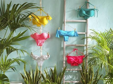 WE'RE GOING TO THE BEACH