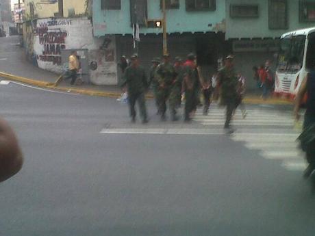 Militares reprimen a militares en Caracas!