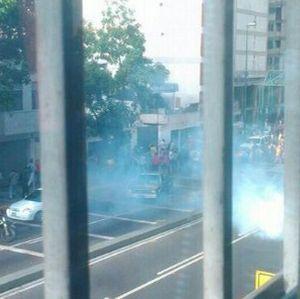 Militares reprimen a militares en Caracas!